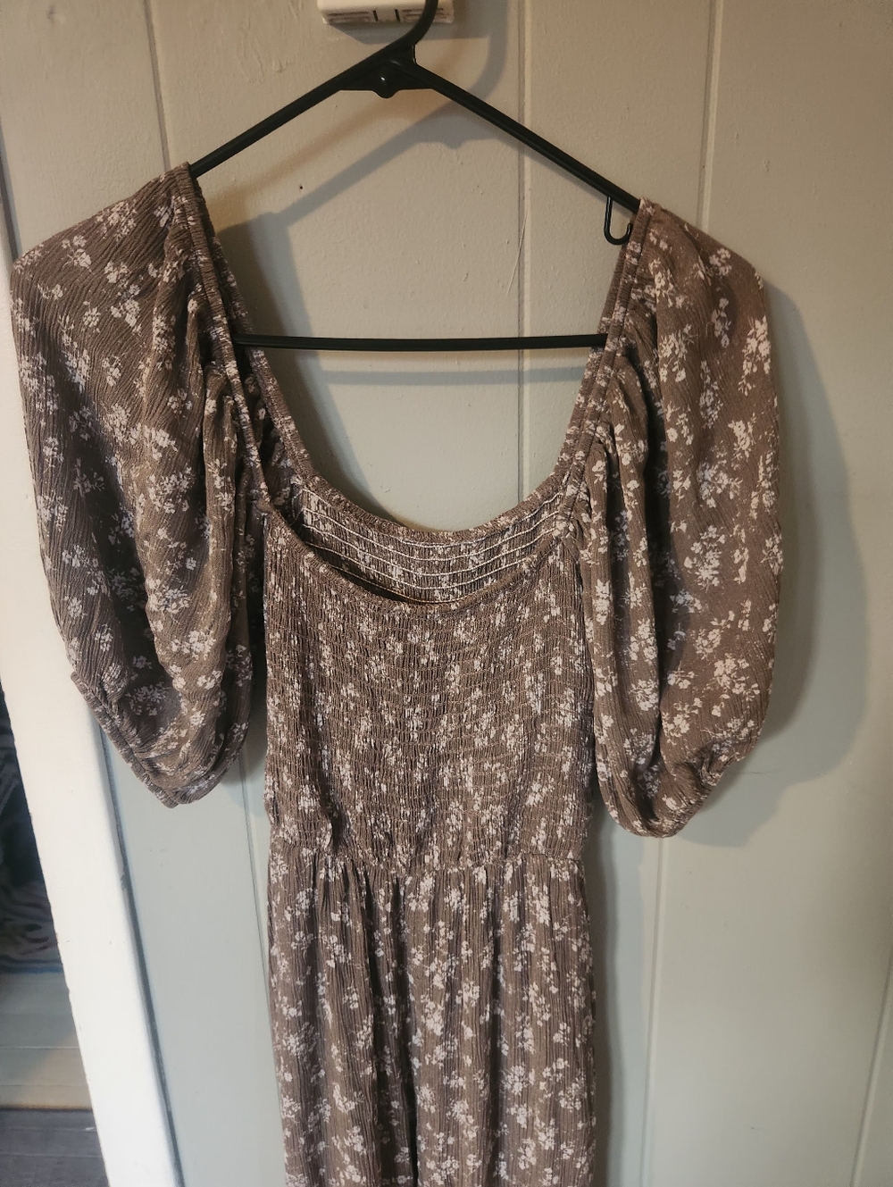 Smocked Puff Sleeve Floral Midi Dress - Taupe